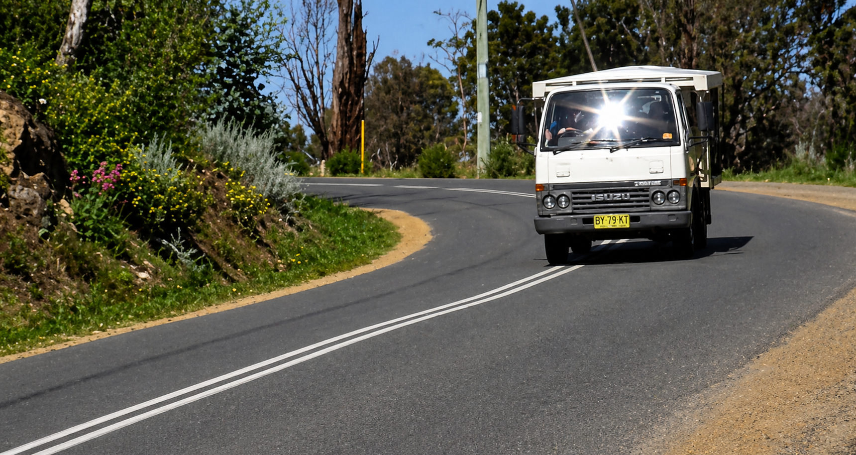 Crossing-an-unbroken-line-at-a-curve-12