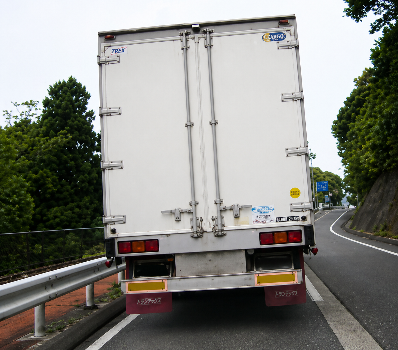 Your-view-ahead-is-reduced-16